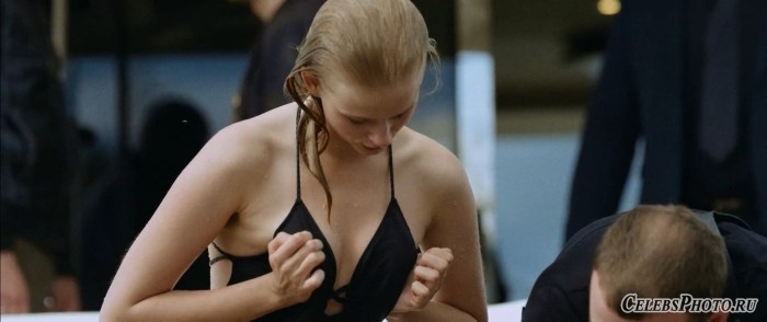 Anna-Lena Krynka in shorts