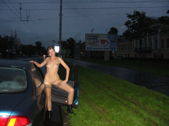 Naked girls on the roads Private