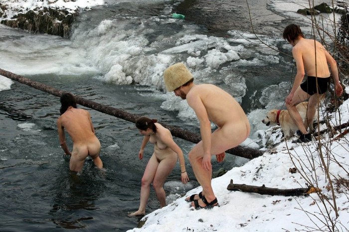 Naked bathing in an ice hole