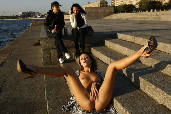 Beautiful naked girls pissing