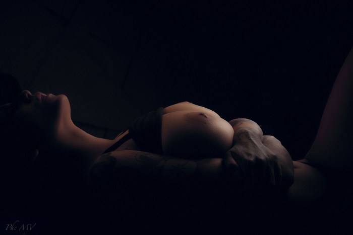 Erotic poses in the dark