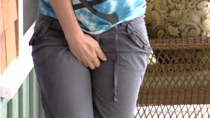 Girl teen pissing big