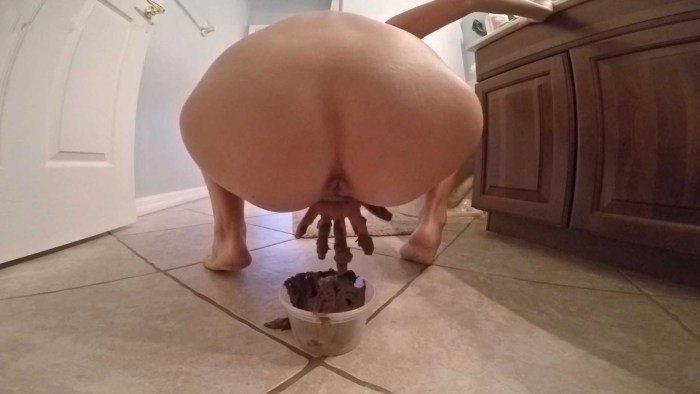 Naked beautiful women poop