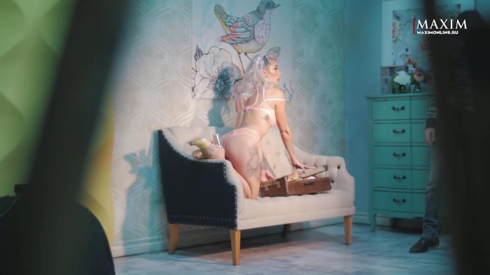 Loren Summer Naked Gifka