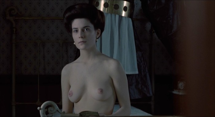 Laura Haddok demons da Vinci naked