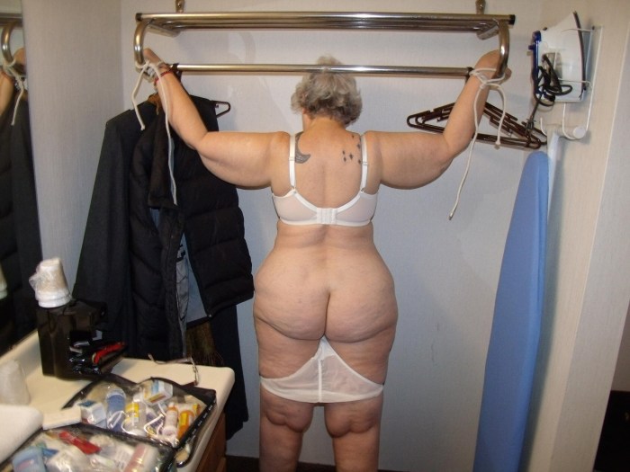 Naked old women in pantalons