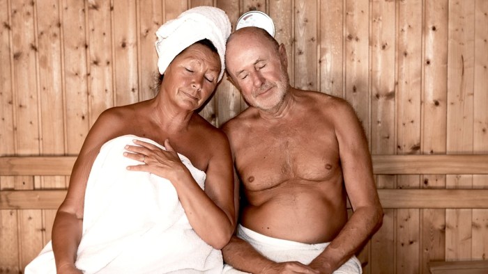 Family campaign in the bathhouse naked