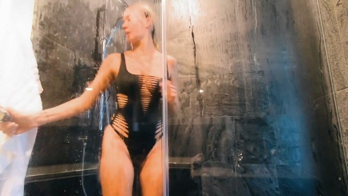 Elena Shilova is bare