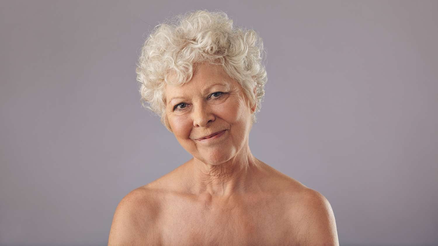 Erotic Elderly with Small Breasts (51 photos)