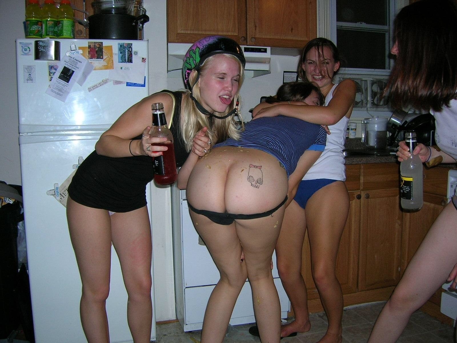 Private Drunken Women Candid (77 photos) photo picture