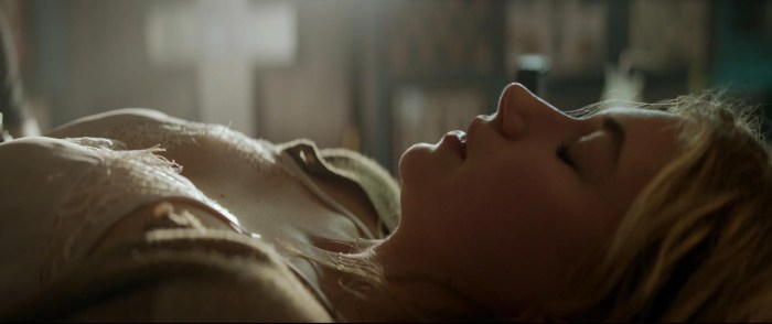 Naked Scarlett Johansson in the movie "Stay in my skin", 2014