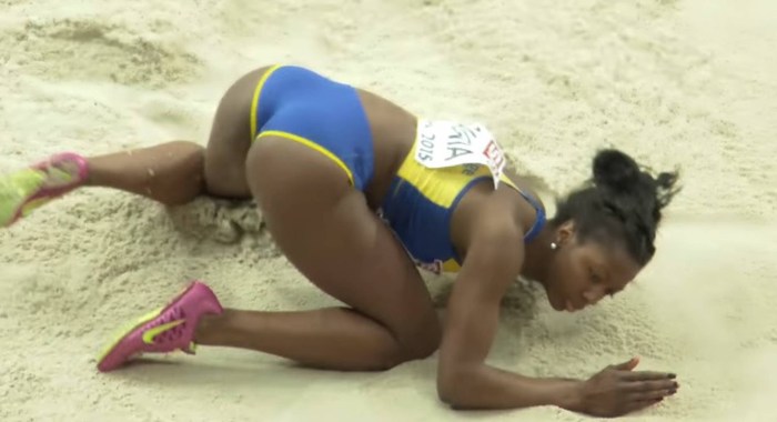 Huge ass in leggings