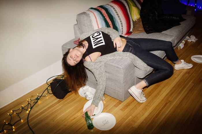 Girl in leggings bent down