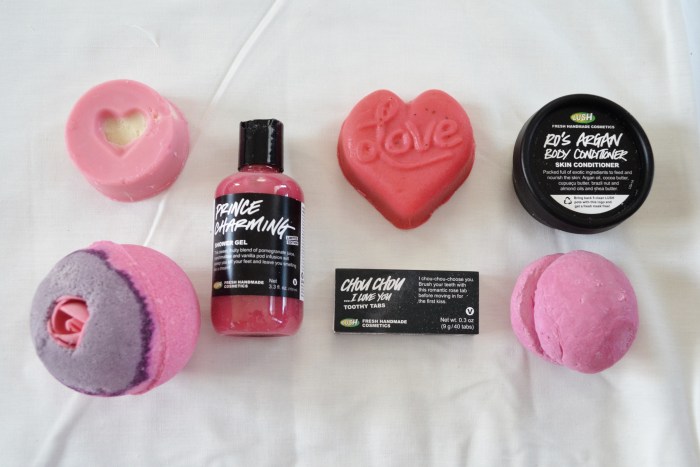 Stewardesses in mini legs