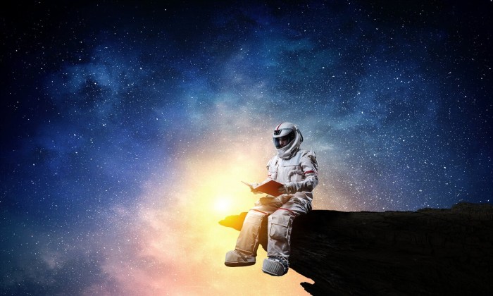 Astronaut against the background of the starry sky