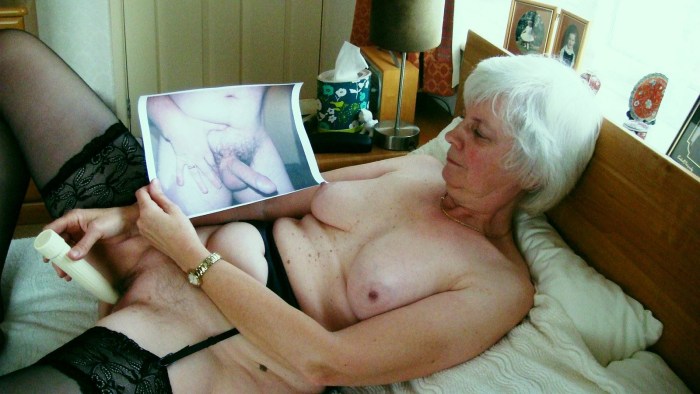 Mature women masturbate