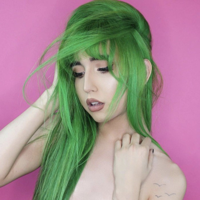 Popular girl with green hair