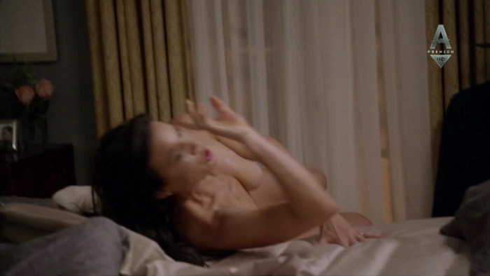 Carla gugino breast