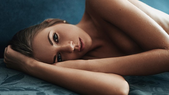 Flower similar to female organs