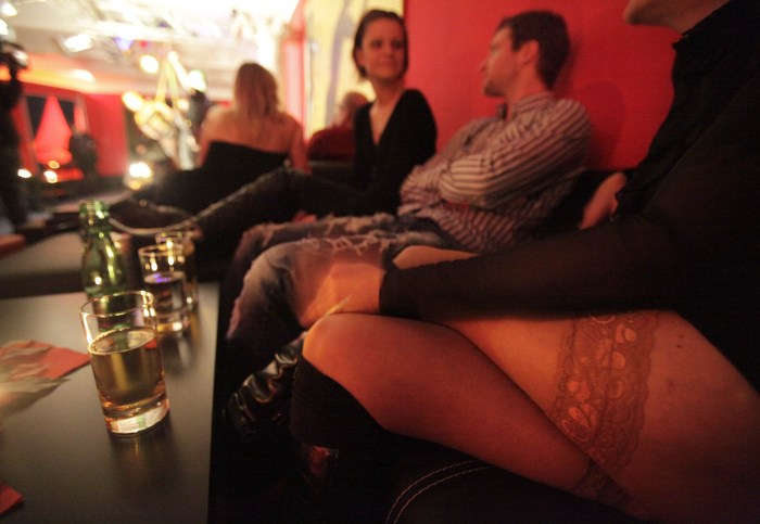 Young and mature swing couples