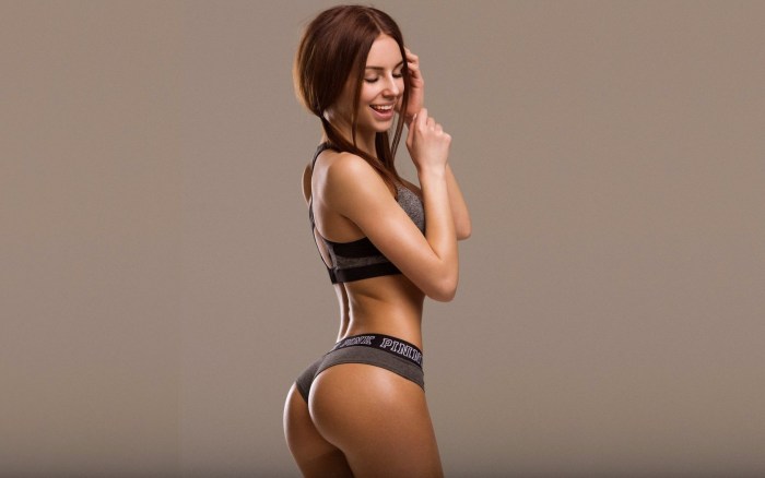 Helga Lomatyati model