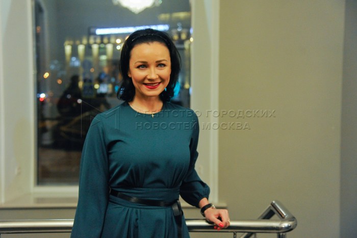 Anna Bachalova actress legs