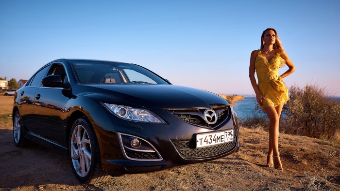 Girls and Mazda 6 GH