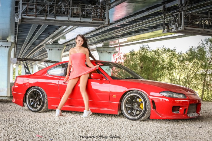 Infiniti G37 Girl Drive2