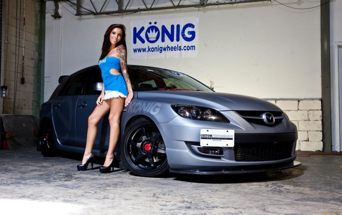 Girls and Mazda 6 GH