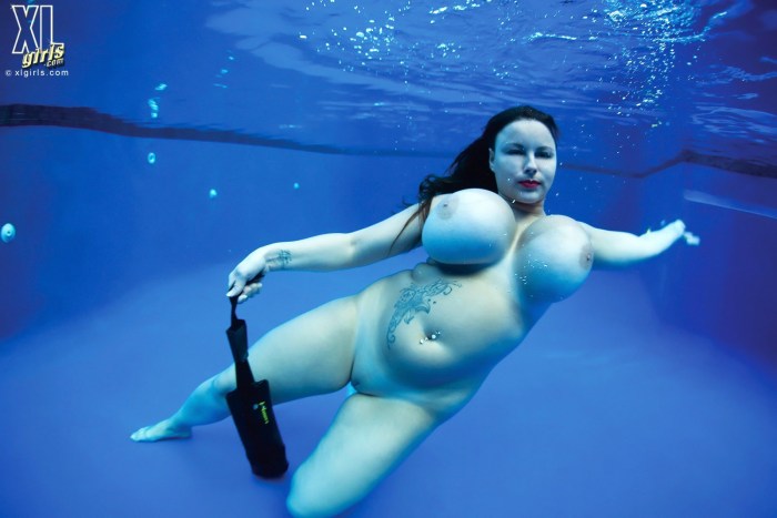 Naked women with acwalang