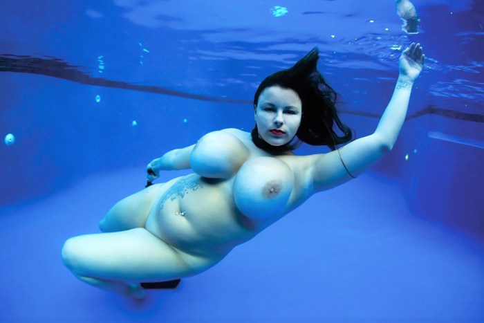 Huge boobs underwater
