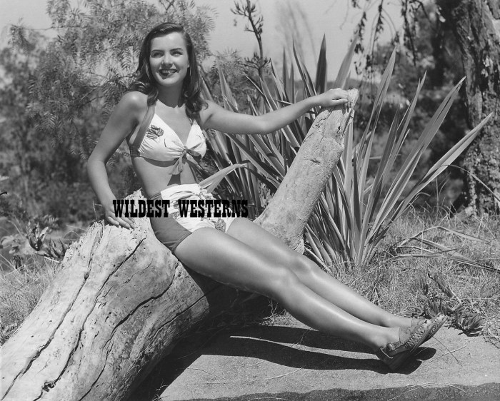 Ella Hollywood Feet