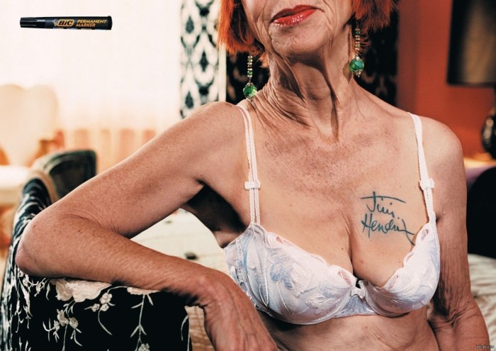 Big -breasted elderly women