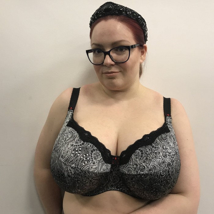 Fat women in the bra