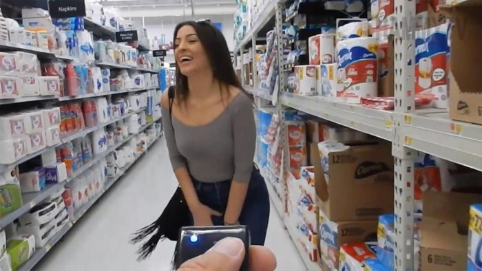 Fallomitator under clothes