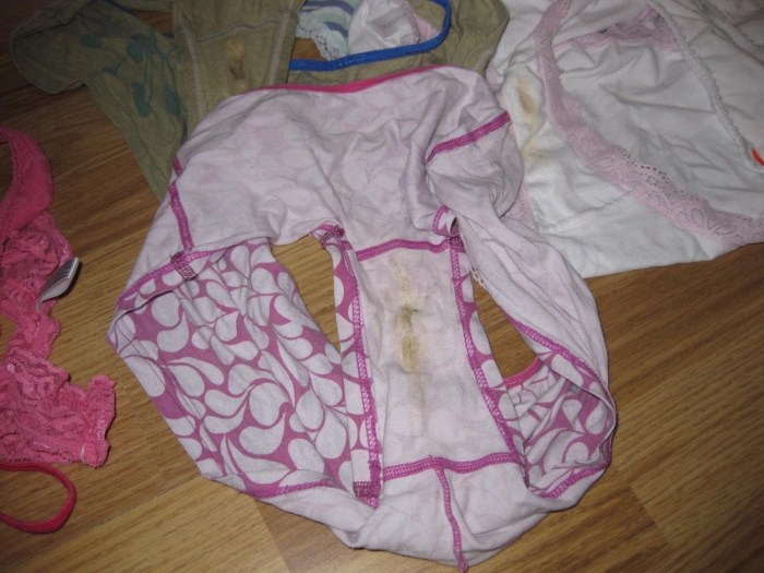 DIRTY PANTIES kindergarten