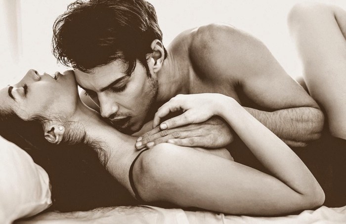 Kisses in bed
