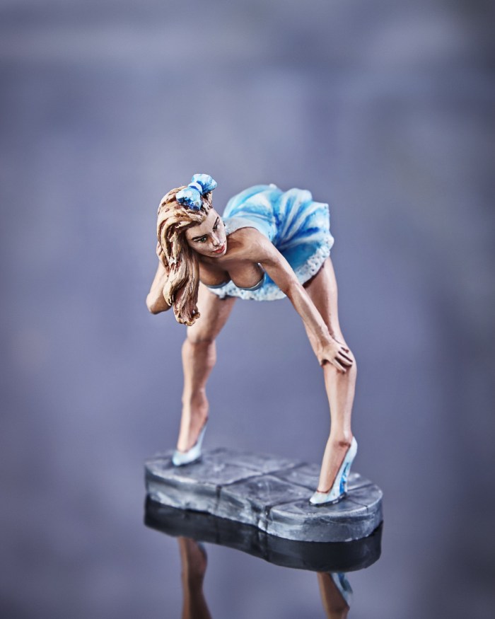 Figures on a girl scale