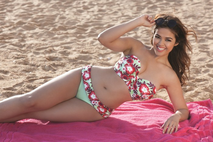 Chubby girls in swimsuits