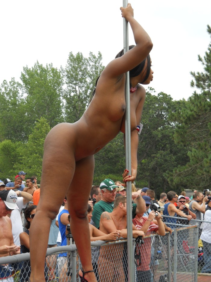Captain’s log - Busty Outdoor Pole Dance Special 06.08/1080p