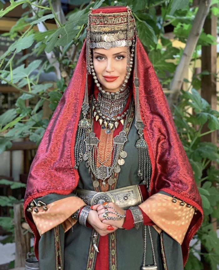 Armenian national clothing Sirushu