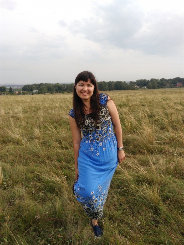 The silhouette of the girl against the background of the sea