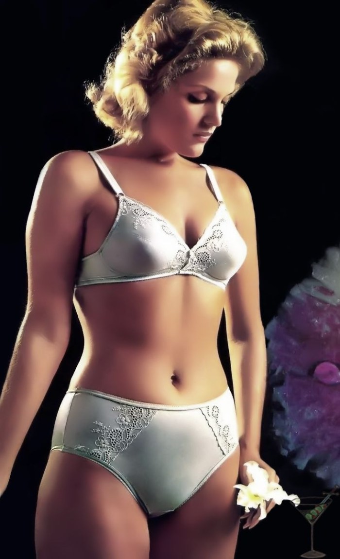 Models of underwear 70s