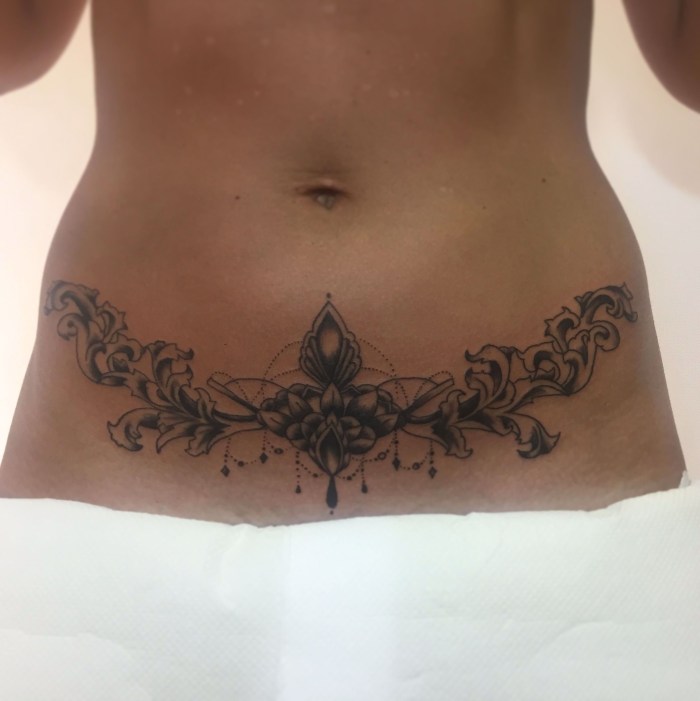 Tattoo in the lower abdomen