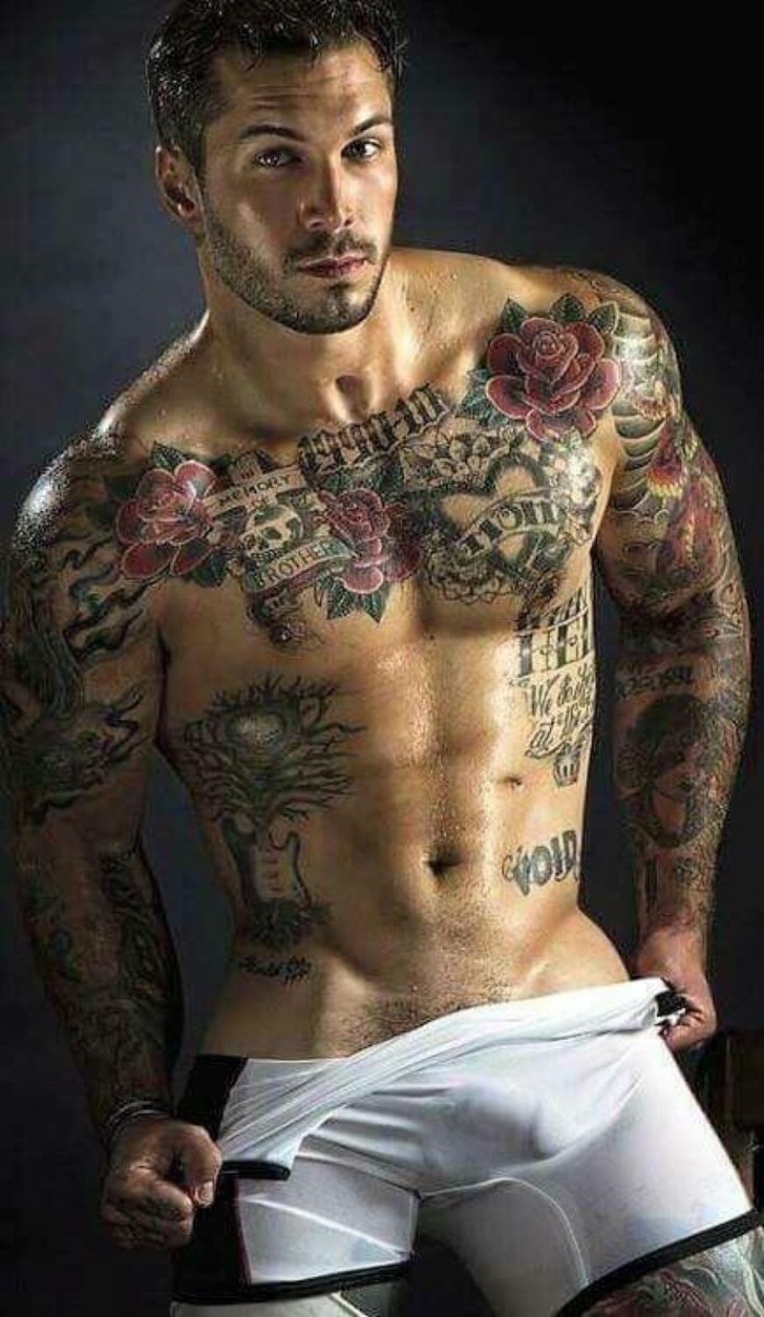 Tattoo minimalism kiss