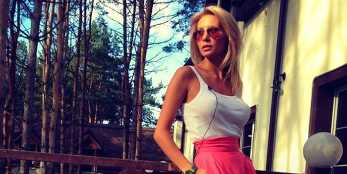 Kamiren Elina in a short skirt