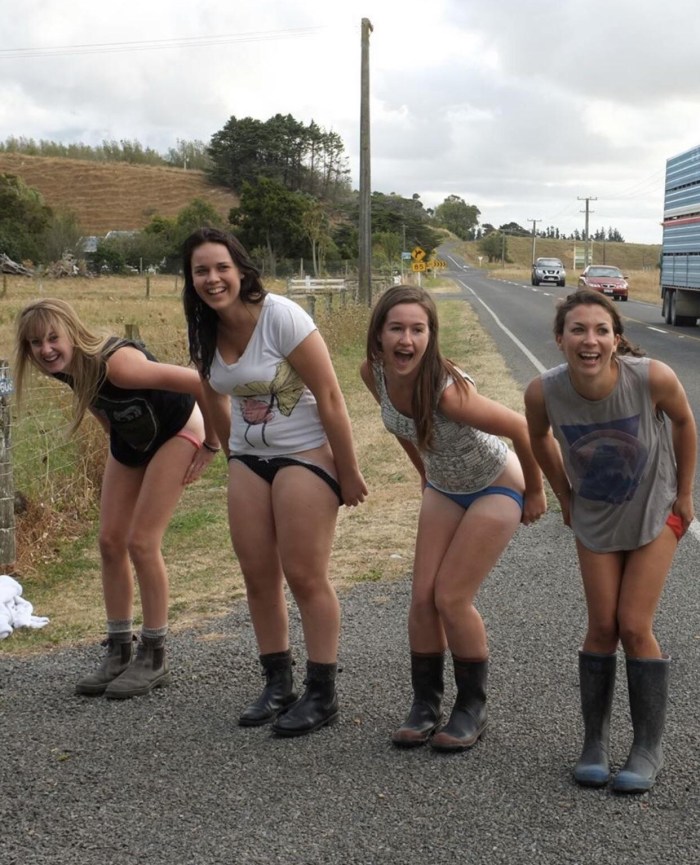 Mooning Girls