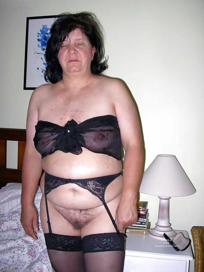 Upskirt in Knickers grandmothers are thin
