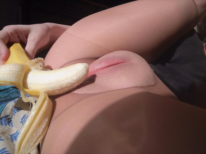 The girl put in anal banana