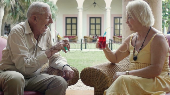 The old people sunbathe